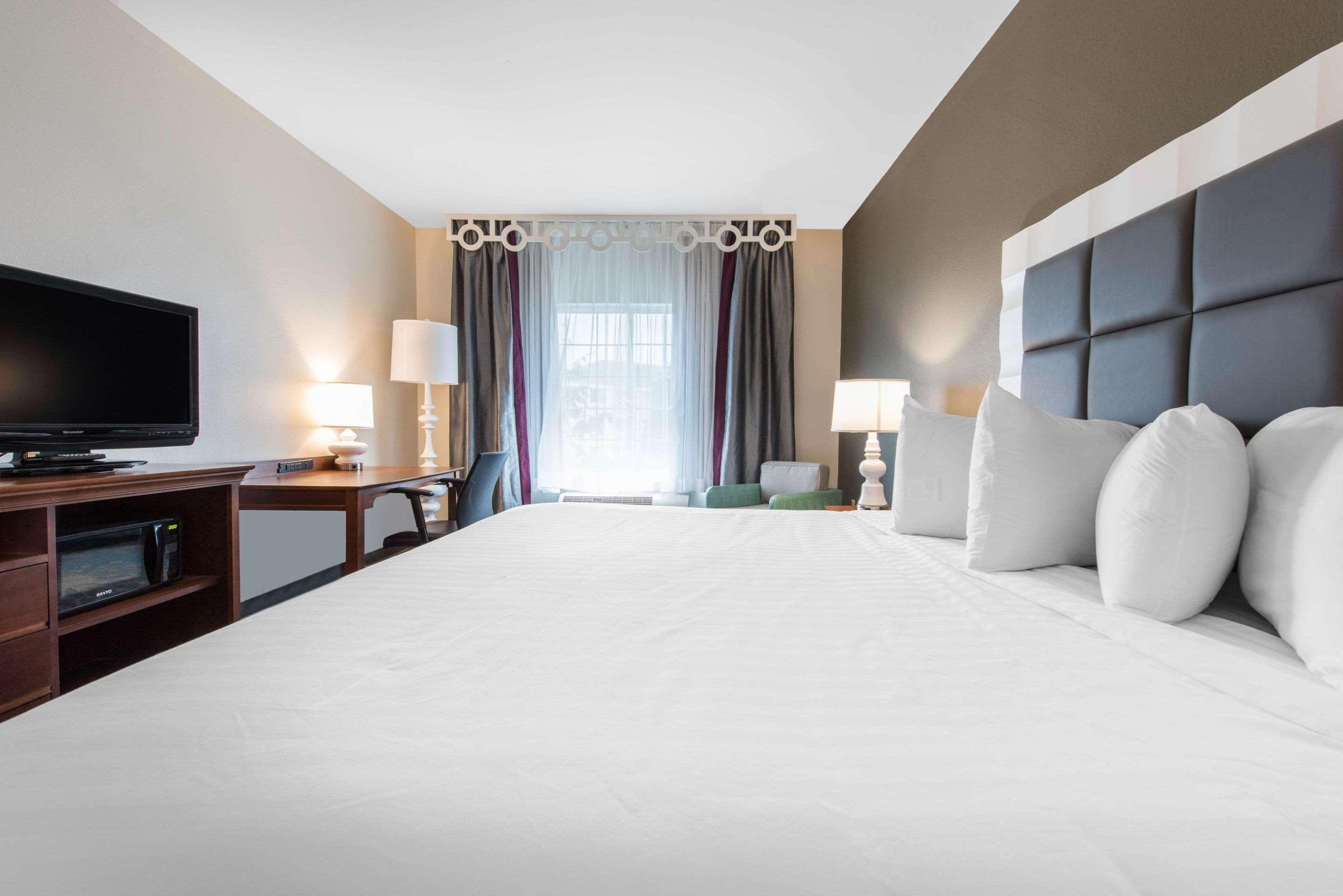 Best Western Erie Inn & Suites Kearsarge Exterior photo