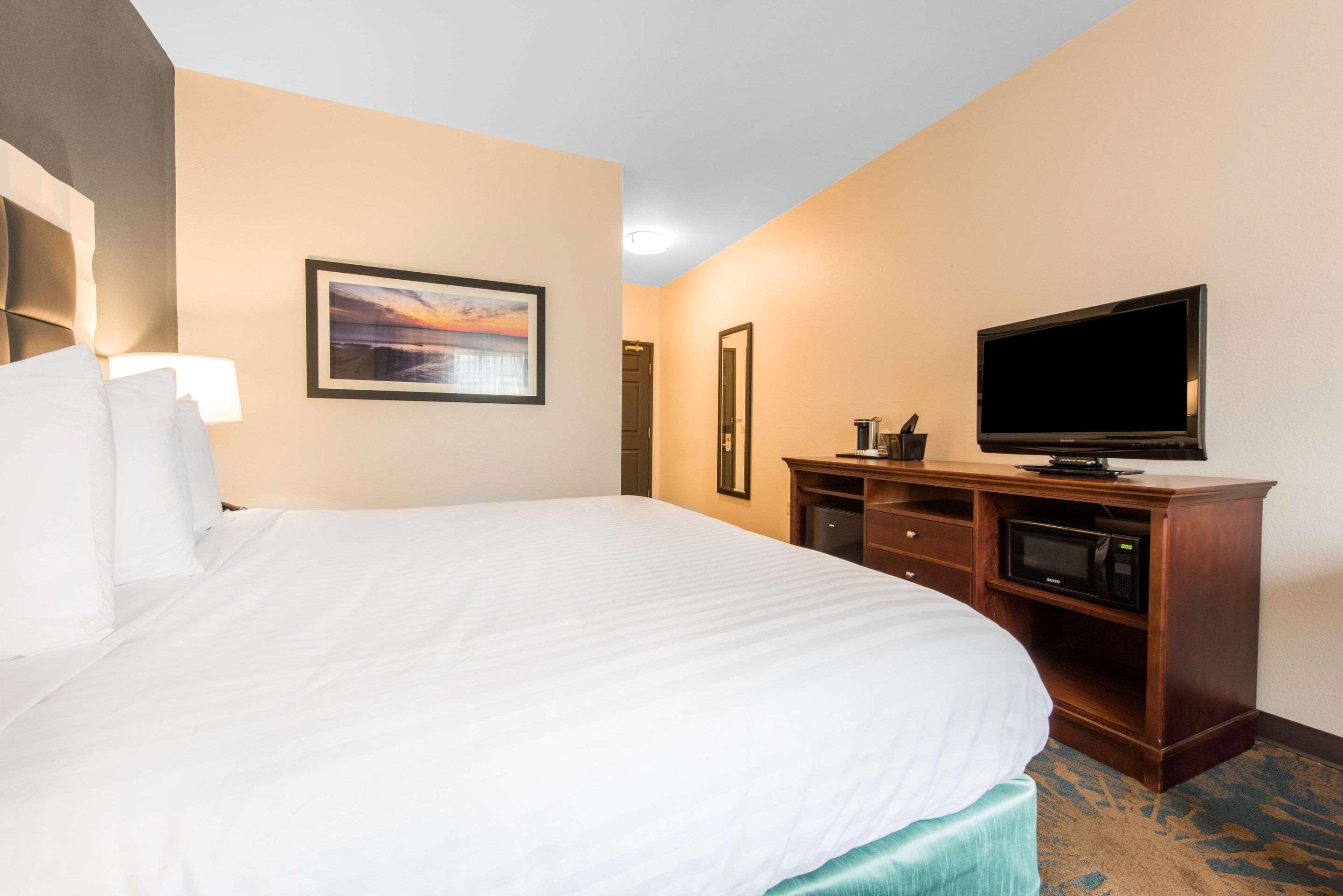 Best Western Erie Inn & Suites Kearsarge Exterior photo