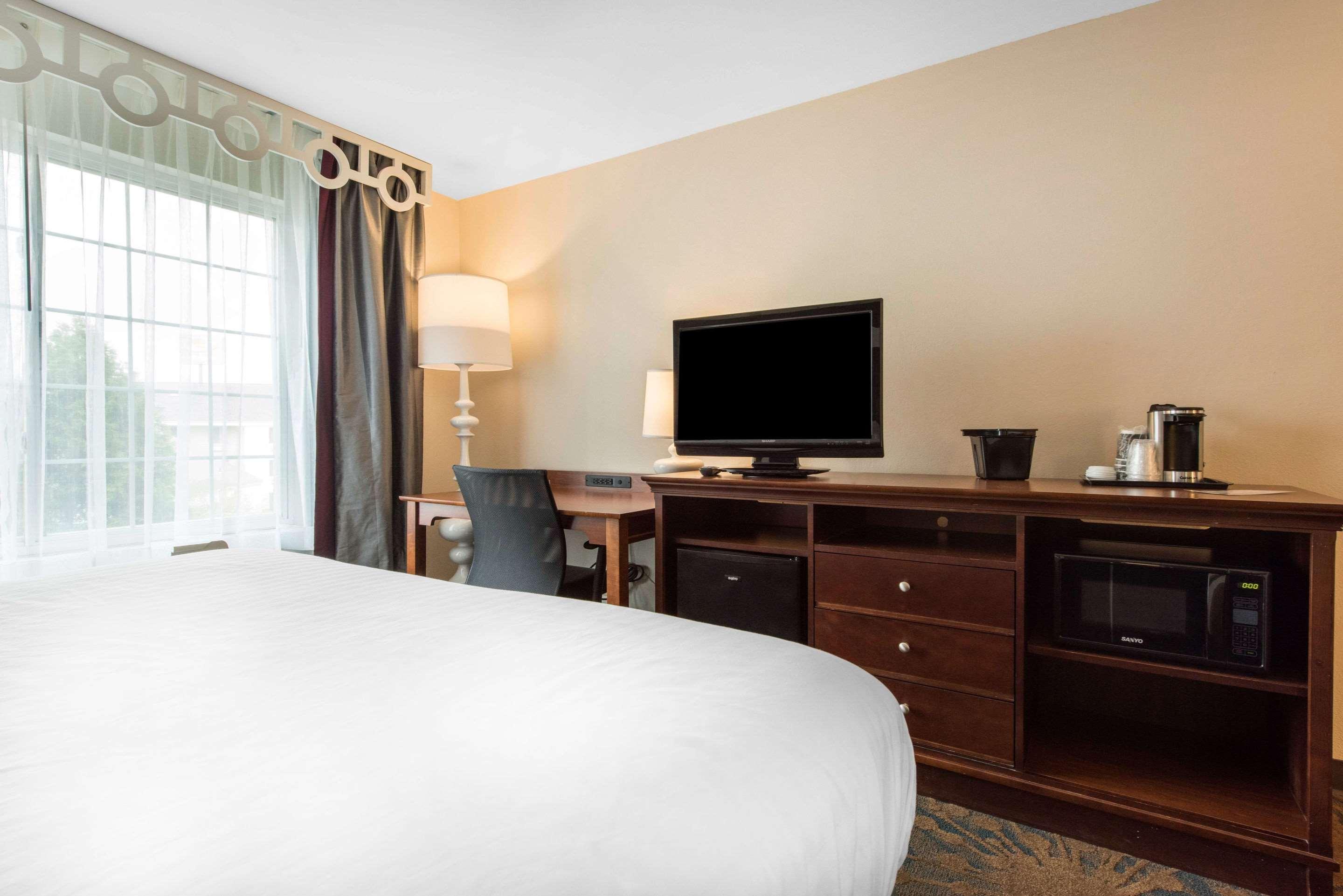 Best Western Erie Inn & Suites Kearsarge Exterior photo